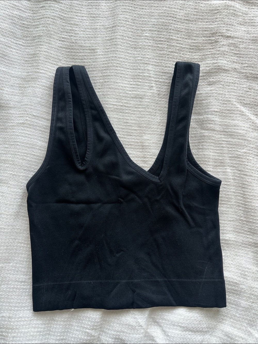 Colsie Black V-Neck Seamless Crop Tank